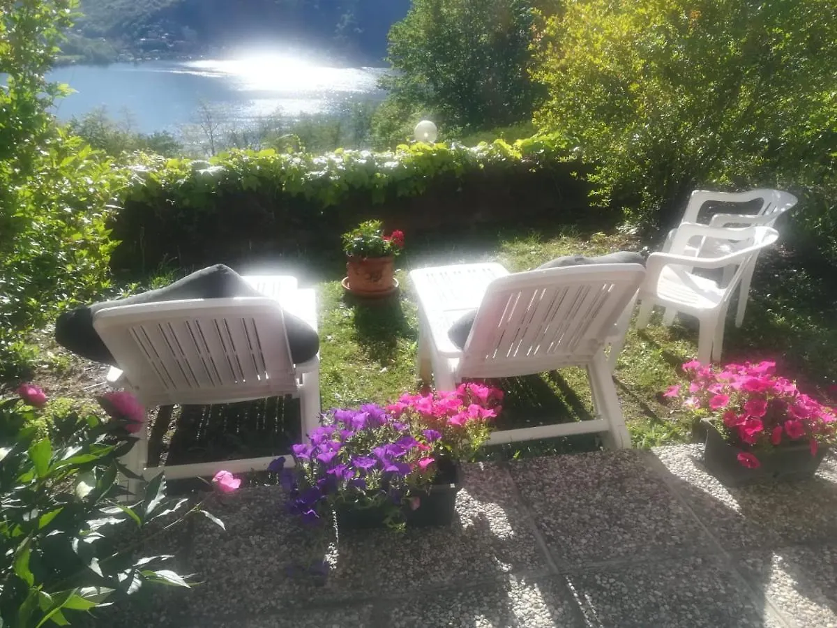 La Finestra Sul Lago Brusimpiano Отель типа 